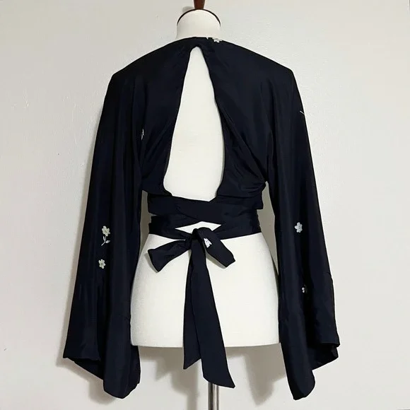 Free People Black Floral Print Kimono Wrap Top Blouse Cropped Long Sleeve S - Picture 4 of 10